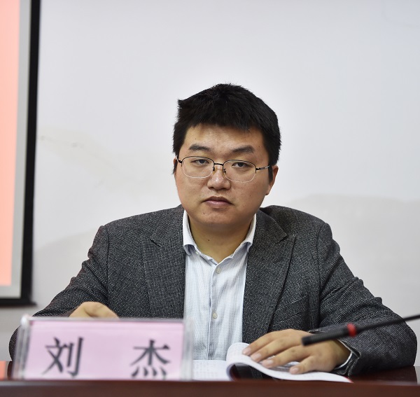 刘杰.JPG 刘杰.JPG