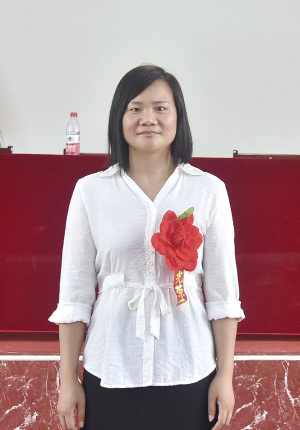 经管王财莉.JPG 经管王财莉.JPG