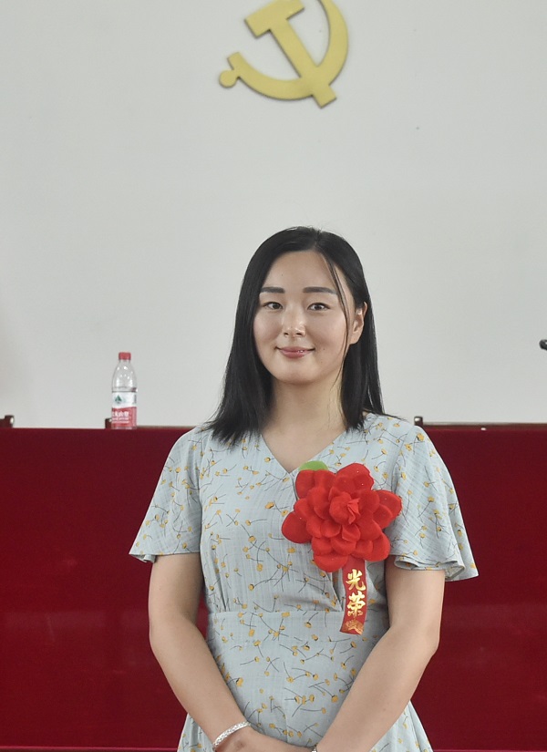 一支部李佩佩.JPG 一支部李佩佩.JPG