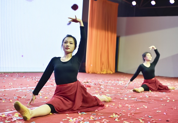 11现代舞.jpg 11现代舞.jpg